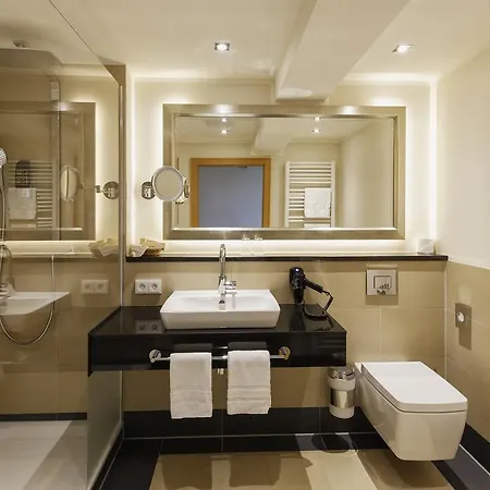 Schwarzwald Wellnesshotel Saigerhoeh I Golf & Wandern Ueber Dem Titisee Hotel