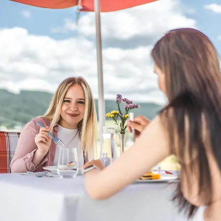 Schwarzwald Wellnesshotel Saigerhoeh I Golf & Wandern Ueber Dem Titisee 伦茨基希