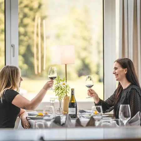 Schwarzwald Wellnesshotel Saigerhoeh I Golf & Wandern Ueber Dem Titisee 酒店 伦茨基希