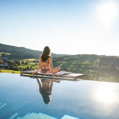 Schwarzwald Wellnesshotel Saigerhoeh I Golf & Wandern Ueber Dem Titisee 伦茨基希