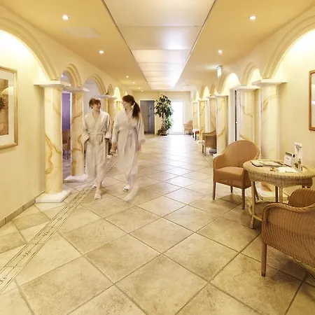 Schwarzwald Wellnesshotel Saigerhoeh I Golf & Wandern Ueber Dem Titisee Hotel