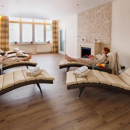 Schwarzwald Wellnesshotel Saigerhoeh I Golf & Wandern Ueber Dem Titisee