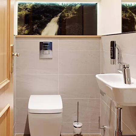 Schwarzwald Wellnesshotel Saigerhoeh I Golf & Wandern Ueber Dem Titisee 호텔