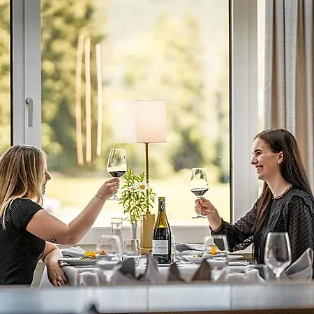 Schwarzwald Wellnesshotel Saigerhoeh I Golf & Wandern Ueber Dem Titisee מלון 4*
