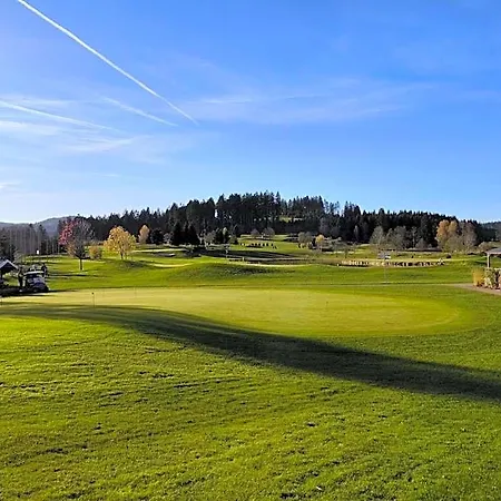 Schwarzwald Wellnesshotel Saigerhoeh I Golf & Wandern Ueber Dem Titisee לנצקירש