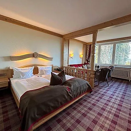 Schwarzwald Wellnesshotel Saigerhoeh I Golf & Wandern Ueber Dem Titisee מלון