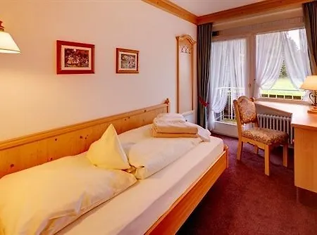 Schwarzwald Wellnesshotel Saigerhoeh I Golf & Wandern Ueber Dem Titisee 4* 伦茨基希