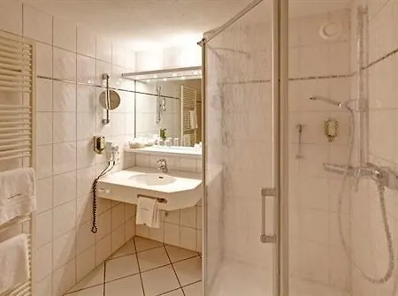 Schwarzwald Wellnesshotel Saigerhoeh I Golf & Wandern Ueber Dem Titisee 酒店