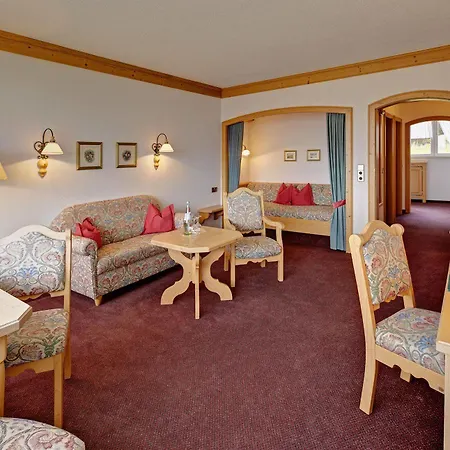 Saigerhoeh Wellness Golf Wandern Ueber Dem Titisee