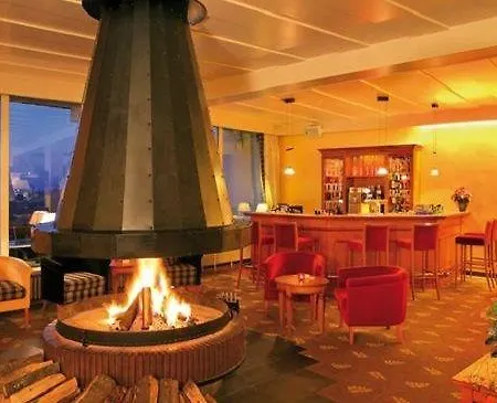 호텔 Schwarzwald Wellnesshotel Saigerhoeh I Golf & Wandern Ueber Dem Titisee 4*